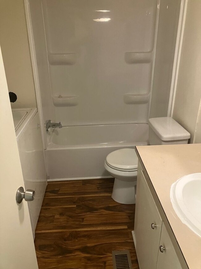 Building Photo - Remodeled 2 Bedroom in Candler