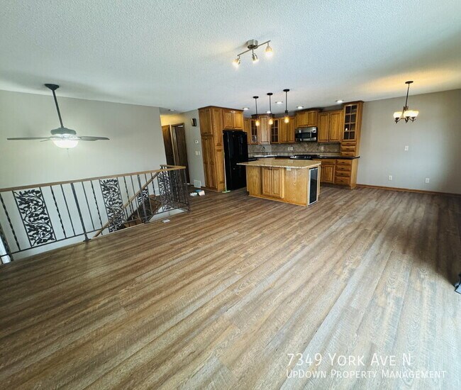 Foto del edificio - 7349 York Ave N