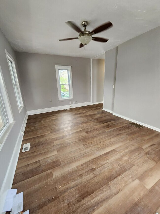 Foto del edificio - One Bedroom House For Rent