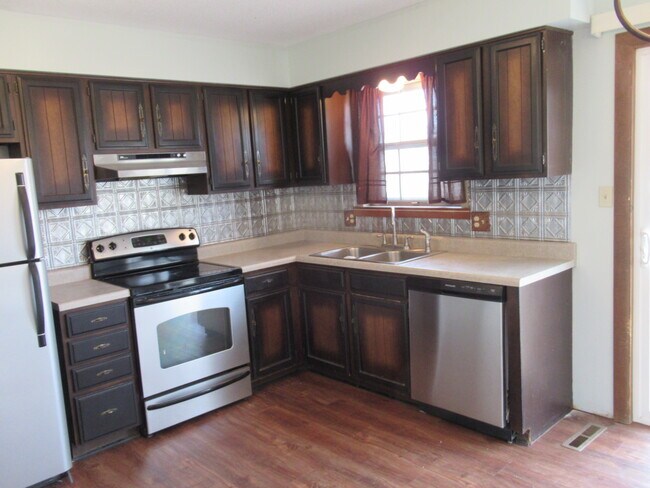 Foto del edificio - 1303 S Fairview Rd