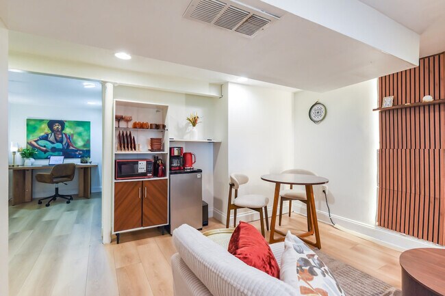 Foto del edificio - 4203 73rd Ave