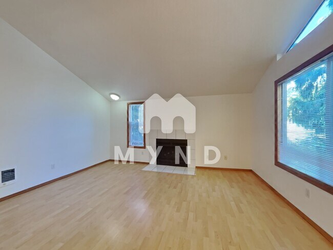 Building Photo - 1408 NE 72nd St Unit 2