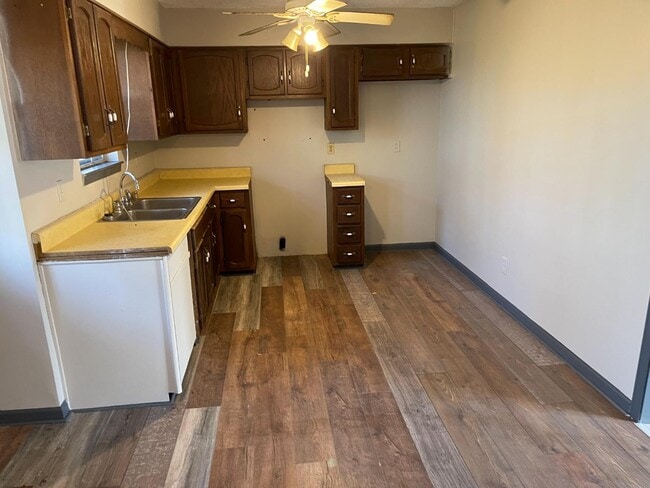 Foto del edificio - 212 Glenvalley Ln NW