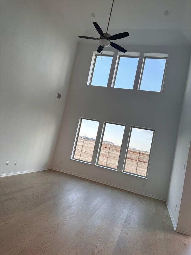 Building Photo - Partial 2BR in a 4BR House in Hutto. Walka...