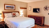 Queen size bedroom - 420 W Manson Rd