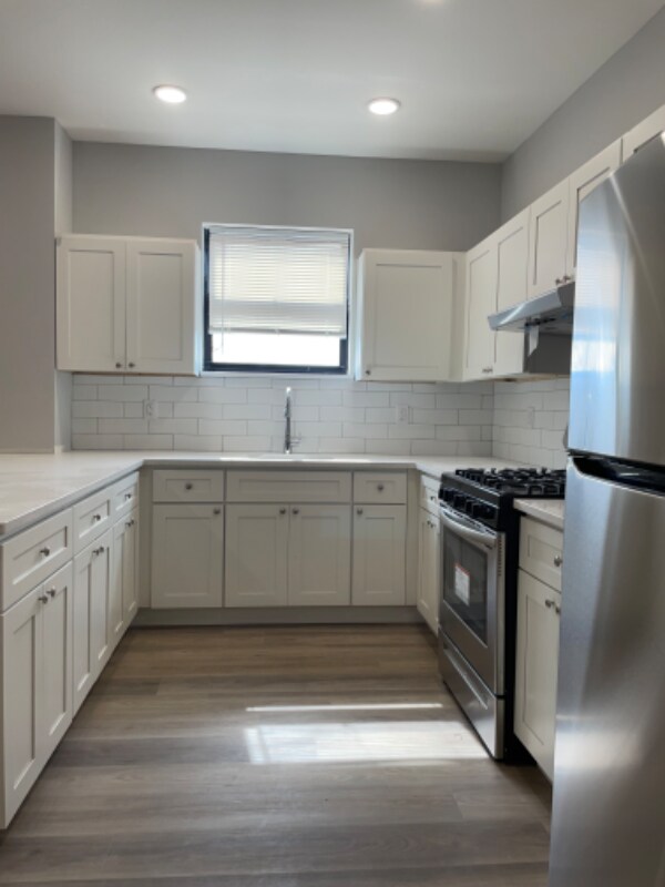 Primary Photo - 449 E 18th St