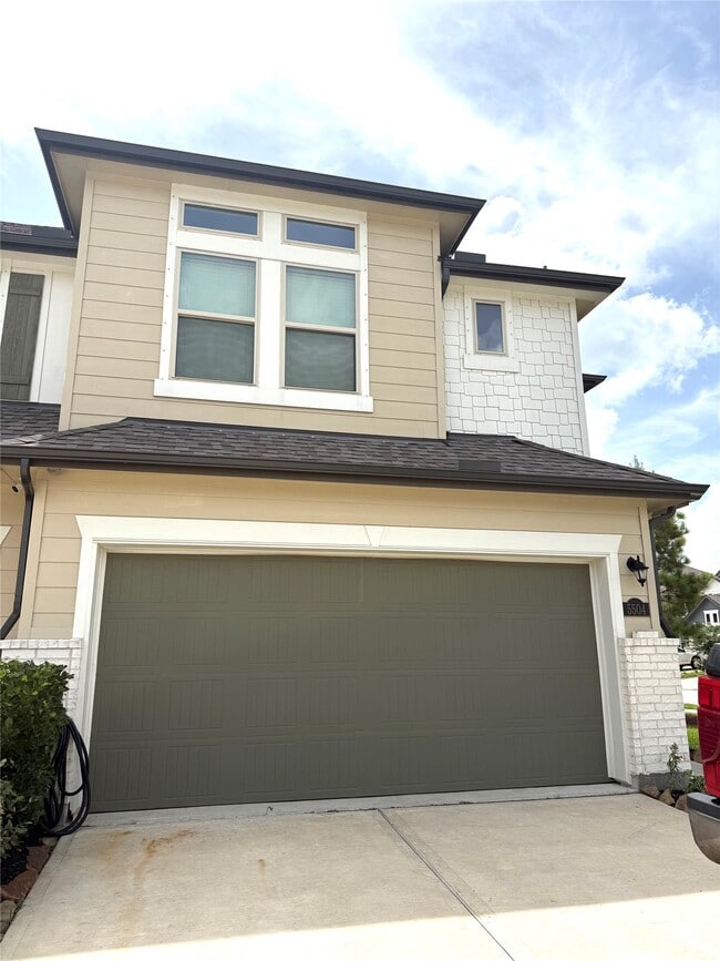 Building Photo - 5504 Hyde Park Dr
