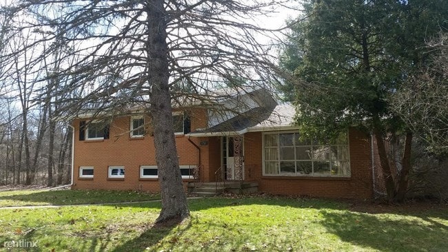 Building Photo - 4 br, 3 bath House - 1763 Derbyshire St SE