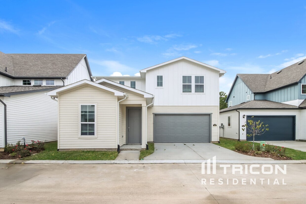 Foto principal - 9835 Willow Creek Commerce Dr
