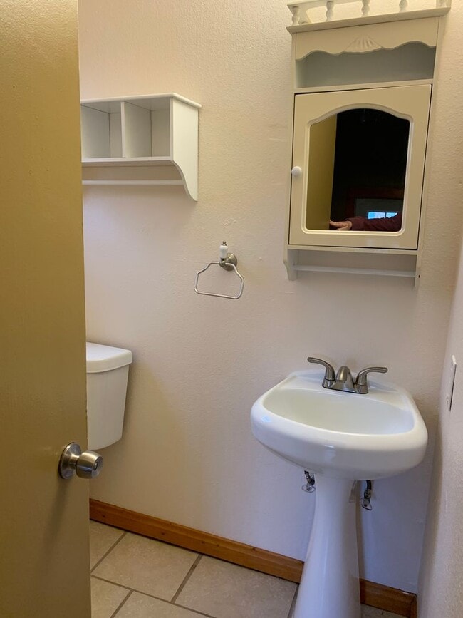Building Photo - Two Bedroom - East Helena