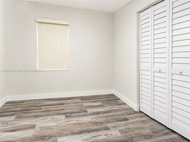 Foto del edificio - 740 NW 130th St