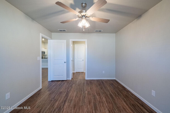 Foto del edificio - 2112 N Jayton Ave