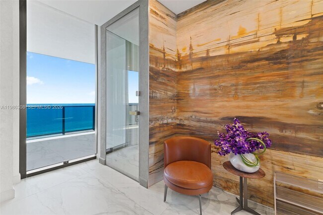 Foto del edificio - 18555 Collins Ave