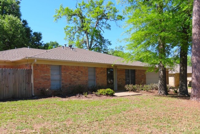 Building Photo - South Tyler! 3 Bedroom, 2 Bath Duplex w/Garage