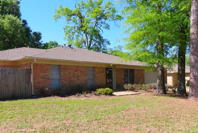 Foto del edificio - South Tyler! 3 Bedroom, 2 Bath Duplex w/Garage