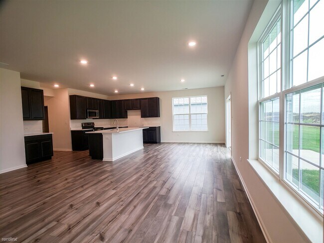 Foto del edificio - 3 br, 2 bath House - 6000 East 116th Avenue