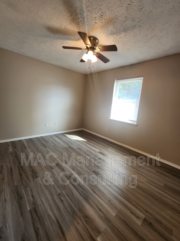 Building Photo - 155 E Jere Whitson Rd