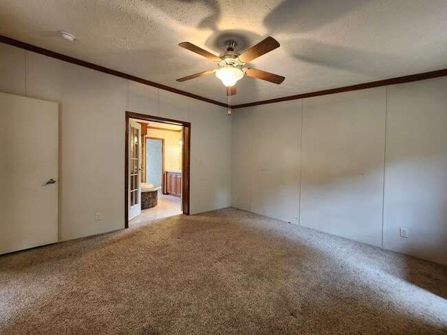 Building Photo - 118 April Ln