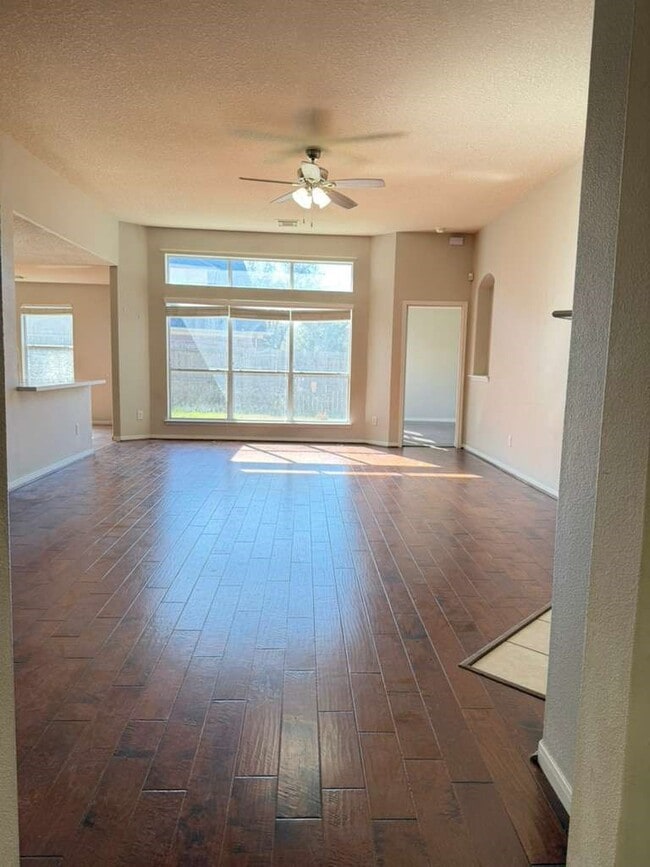 Foto del edificio - 23831 Shaw Perry Ln