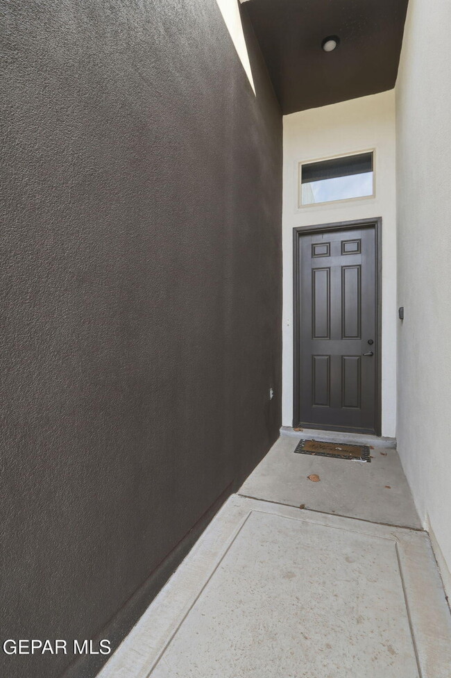 Building Photo - 244 Farnborough St