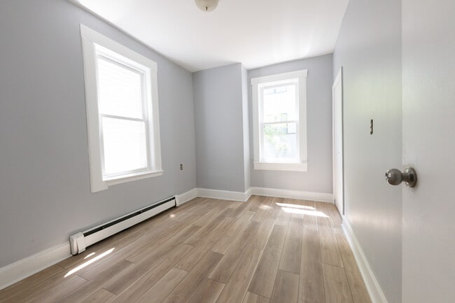 Foto del edificio - 229 Bidwell Ave