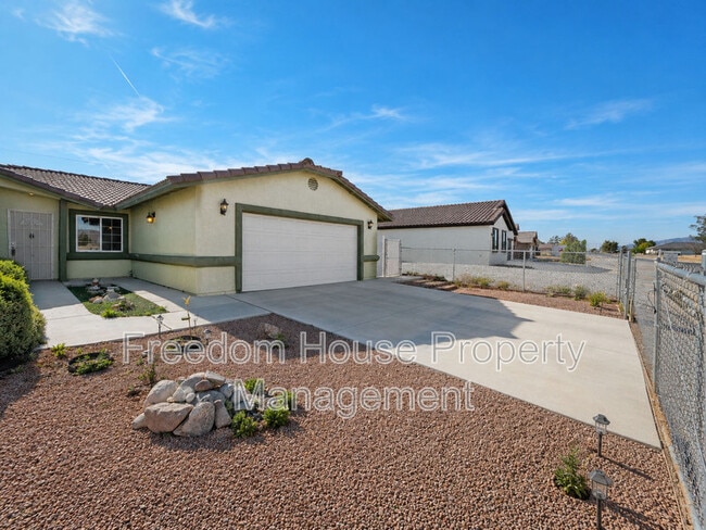 Building Photo - 3066 E Mount Charleston Dr