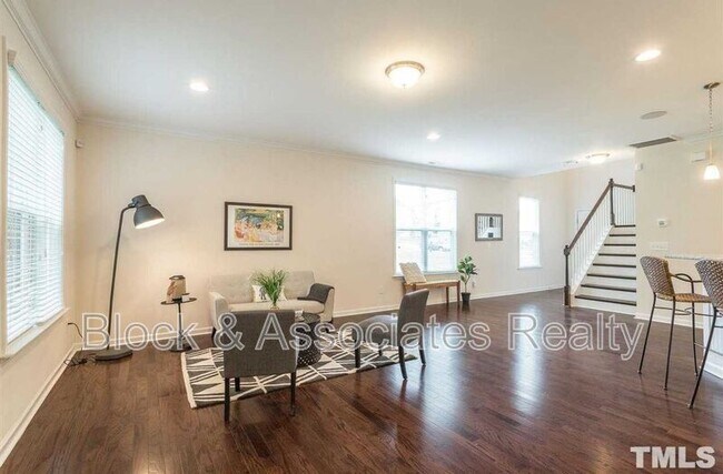 Foto del edificio - 2212 Magnolia Tree Ln
