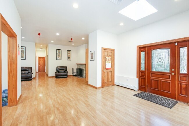Foto del edificio - 22 Sprain Valley Rd