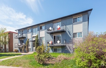 Building Photo - New Delton Apartments