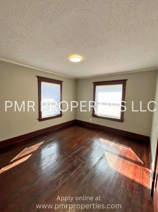 Building Photo - 3Bedroom/1Bathroom Home