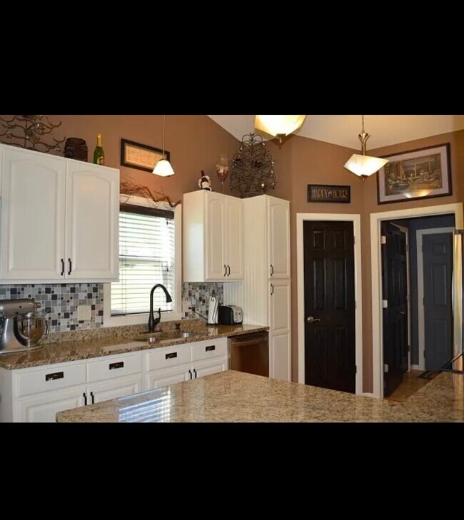 Foto del edificio - 633 Lakeview Ave