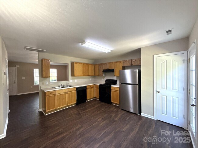 Foto del edificio - 5815 Kelden Walker Ln
