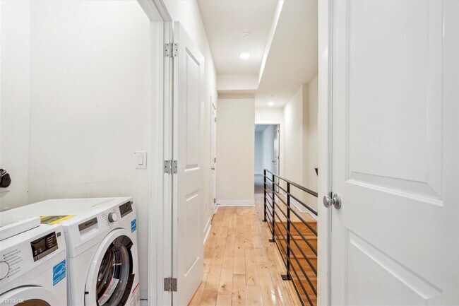 Foto del edificio - 5 br, 3 bath Duplex - 1945 N GRATZ ST Unit B