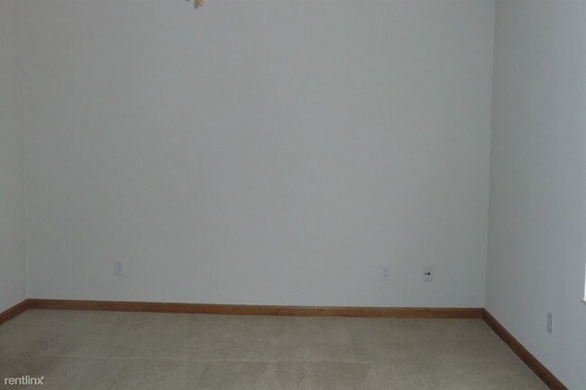 Building Photo - 121 Autumn Pine Dr