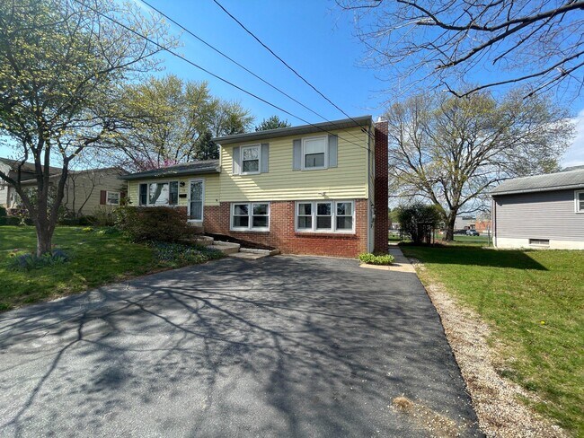 Foto del edificio - 113 E Woodland Dr