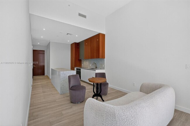 Foto del edificio - 2655 S Bayshore Dr