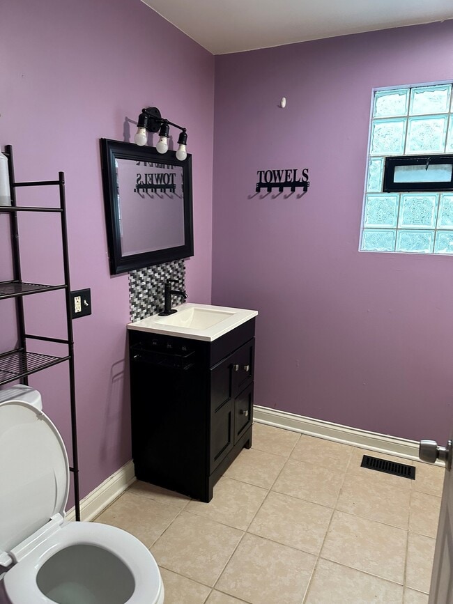 Photo - 2521 N Linder Ave Apartment