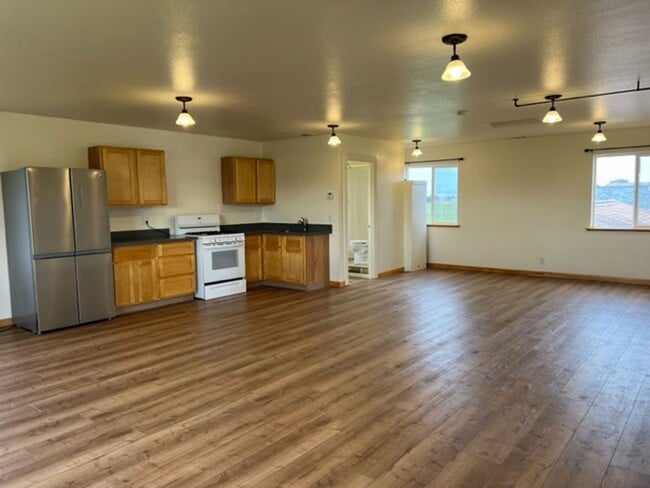 Building Photo - Marilann CT