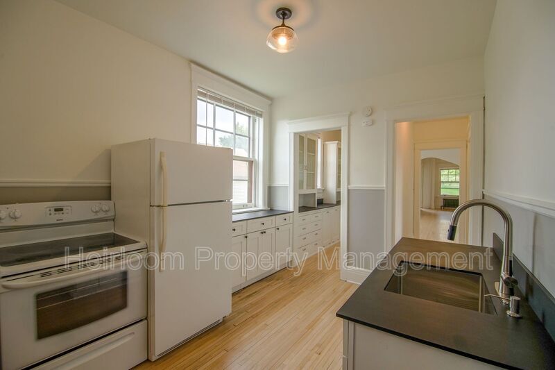 Primary Photo - 1026 E 4th St