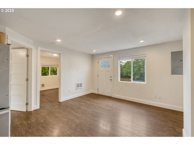 Building Photo - 1174000