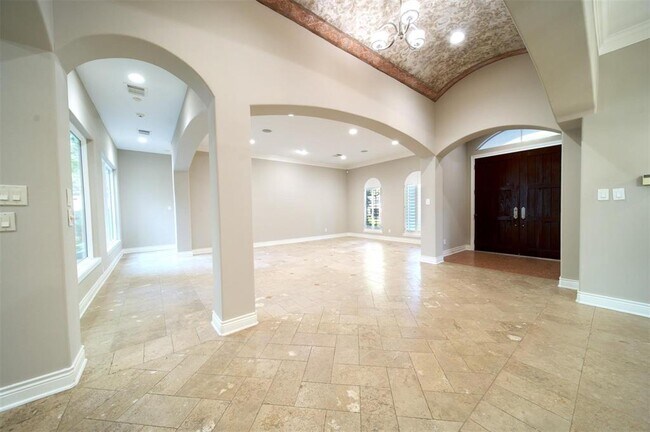 Building Photo - 910 Peachwood Bend