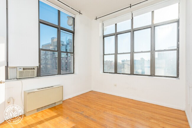 Building Photo - 15 Lawton St