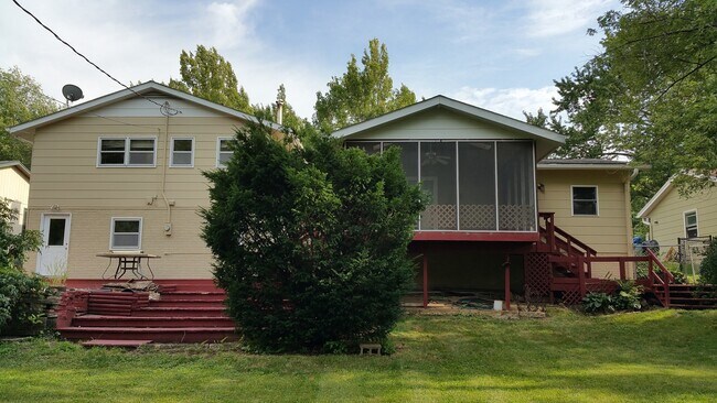 Building Photo - Available Fall 2024!!!  4 bedroom, 2 bath ...