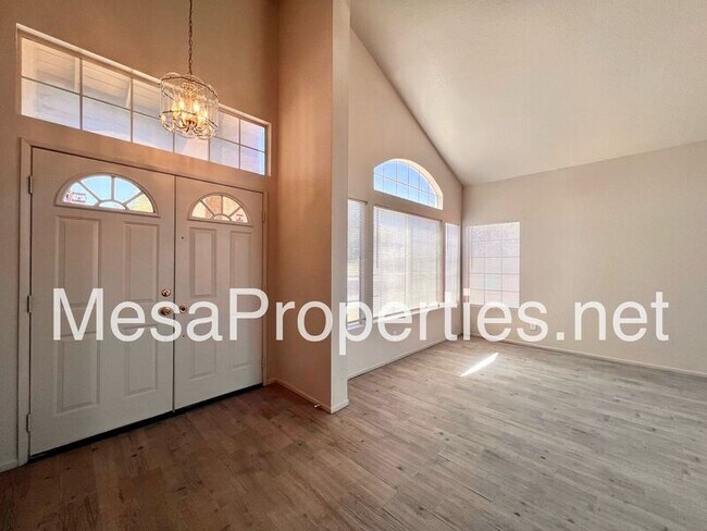 Building Photo - 12914 Tiburon Dr