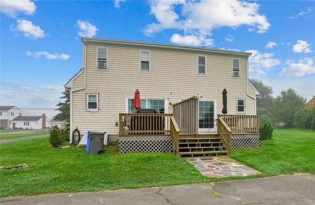 Building Photo - 223 Oliphant Ln