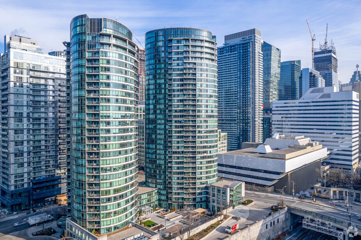 Building Photo - Matrix