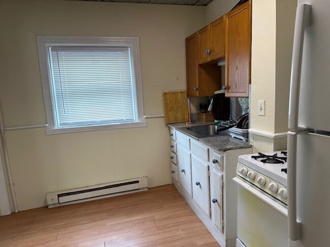 Building Photo - Welcome to this  Fully Furnished 1 bedroom...