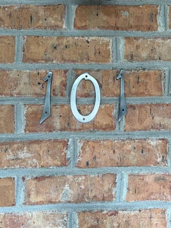 Foto del edificio - 406 W 9th St