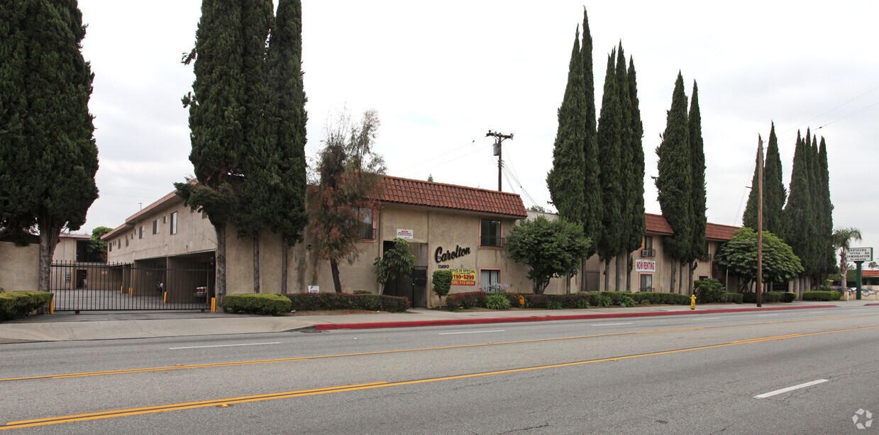 Primary Photo - Carolton Apartments