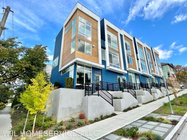 Foto del edificio - 3 br, 2.5 bath House - 2204 E Fir St